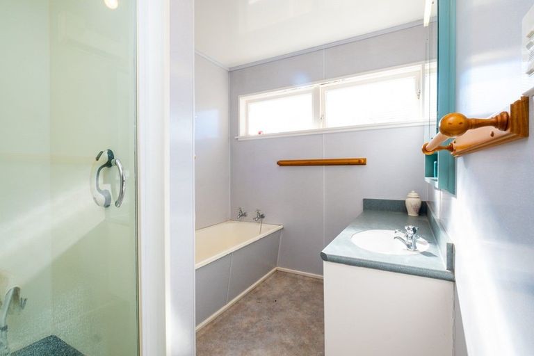 Photo of property in 5 Carl Avenue, Havelock North, 4130