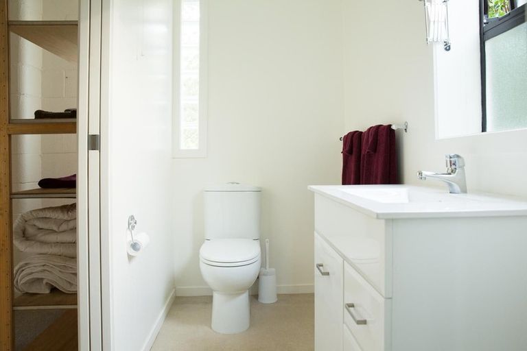 Photo of property in 14 Riverview Road, New Lynn, Auckland, 0600