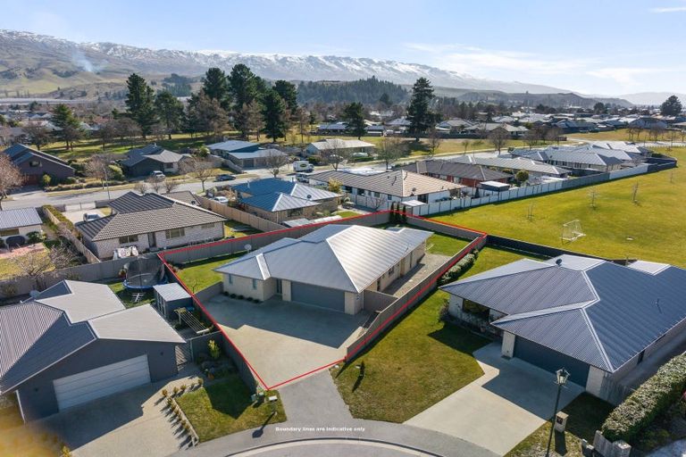 Photo of property in 12 Crabbe Place, Cromwell, 9310