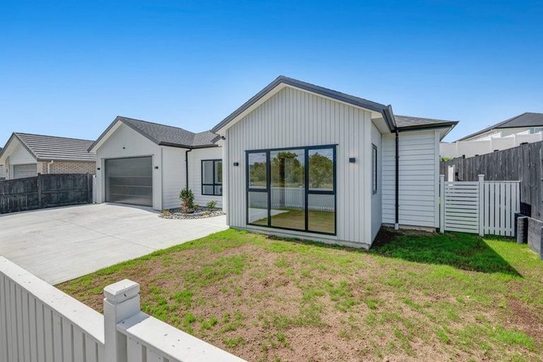 Photo of property in 12 Kanono Way, Helensville, 0800