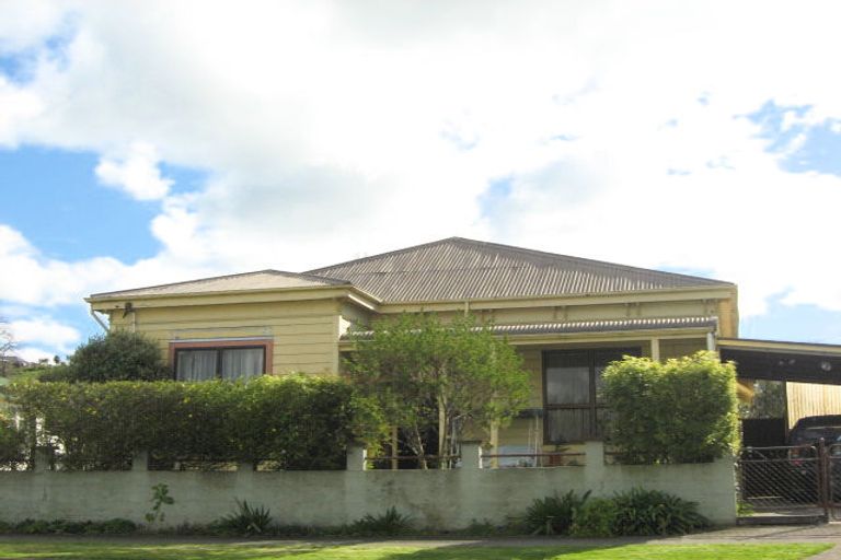 Photo of property in 6 Collins Street, Waipawa, 4210