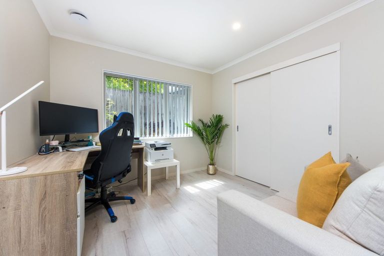 Photo of property in 14a Bishop Street, Green Bay, Auckland, 0604