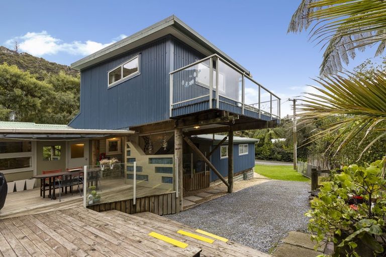 Photo of property in 19 Sandy Bay Road, Black Rock, Picton, 7282