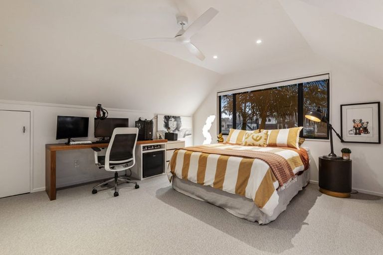 Photo of property in 33 Craig Road, Milford, Auckland, 0620