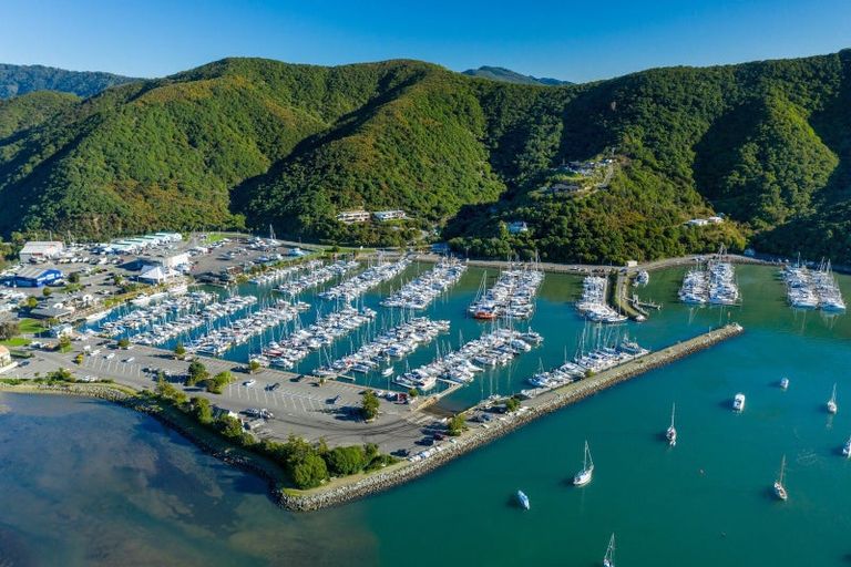 Photo of property in 2 Finlay Grove, Waikawa, Picton, 7220