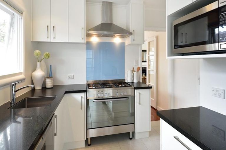 Photo of property in 2/10 Birkley Road, Bayswater, Auckland, 0622