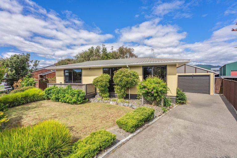 Photo of property in 10 Robert Grove, Paraparaumu, 5032