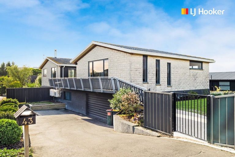 Photo of property in 43 Walton Park Avenue, Fairfield, Dunedin, 9018
