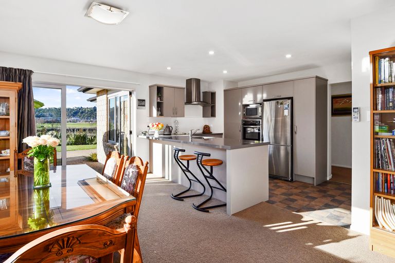 Photo of property in 39 Scoria Close, Pyes Pa, Tauranga, 3112