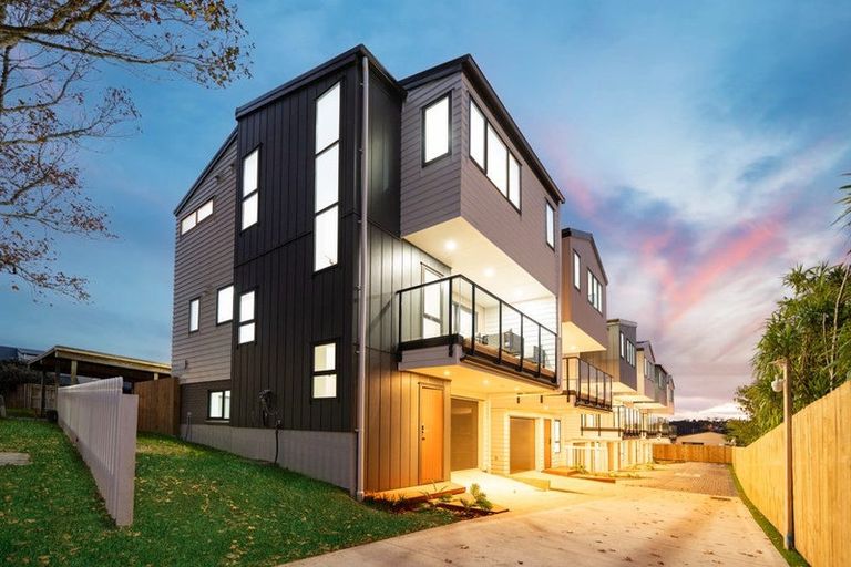 Photo of property in 21f Laura Street, Kelston, Auckland, 0602