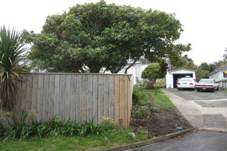 Photo of property in 3 Rakopi Drive, Newlands, Wellington, 6037