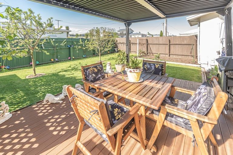 Photo of property in 27 Miro Street, Castlecliff, Whanganui, 4501