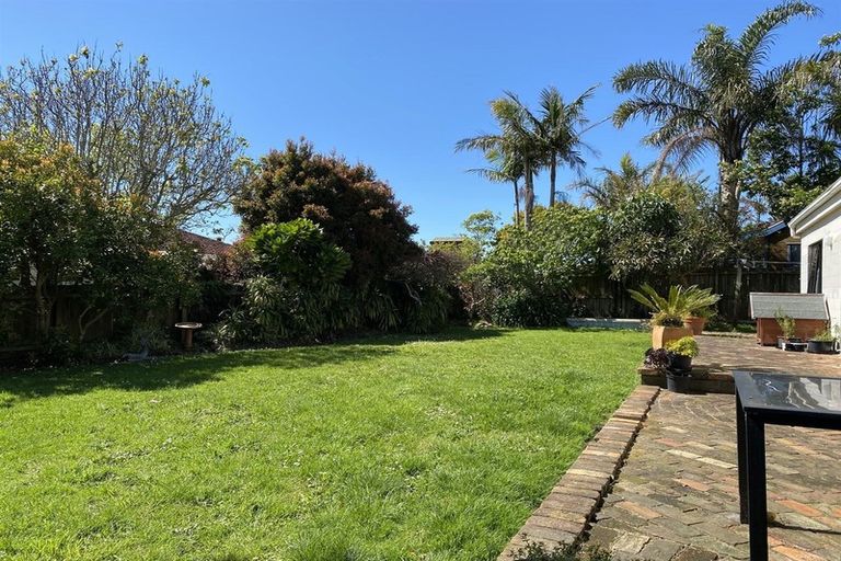 Photo of property in 2/399 East Coast Road, Mairangi Bay, Auckland, 0630