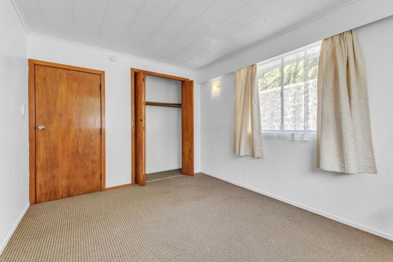 Photo of property in 50 Seaview Road, Marfell, New Plymouth, 4310