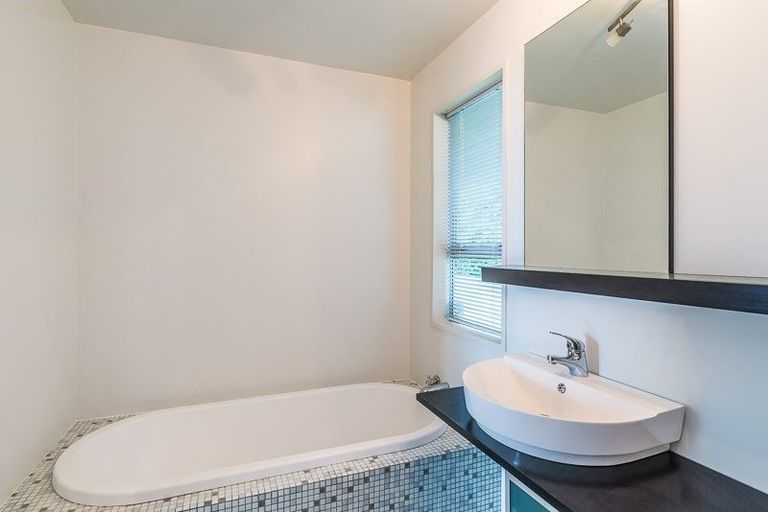 Photo of property in 86 Muri Road, Pukerua Bay, 5026