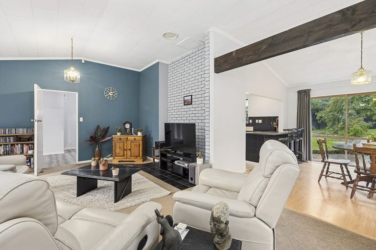 Photo of property in 14 Balliol Drive, Tawa, Wellington, 5028