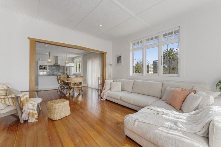 Photo of property in 6 Ngaio Street, Strandon, New Plymouth, 4312