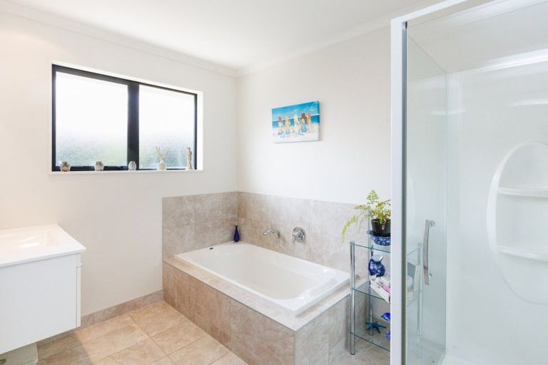 Photo of property in 54 Rosalie Terrace, Kelvin Grove, Palmerston North, 4414