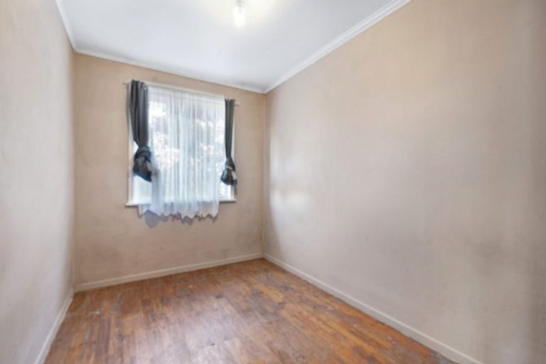 Photo of property in 3 Cobham Crescent, Kelston, Auckland, 0602