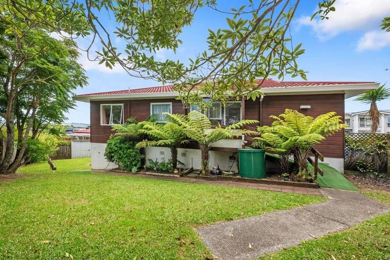 Photo of property in 96 Unsworth Drive, Unsworth Heights, Auckland, 0632