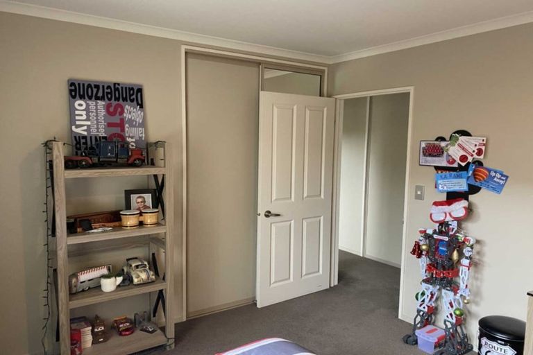 Photo of property in 6 Papaumu Green, Parklands, Christchurch, 8083