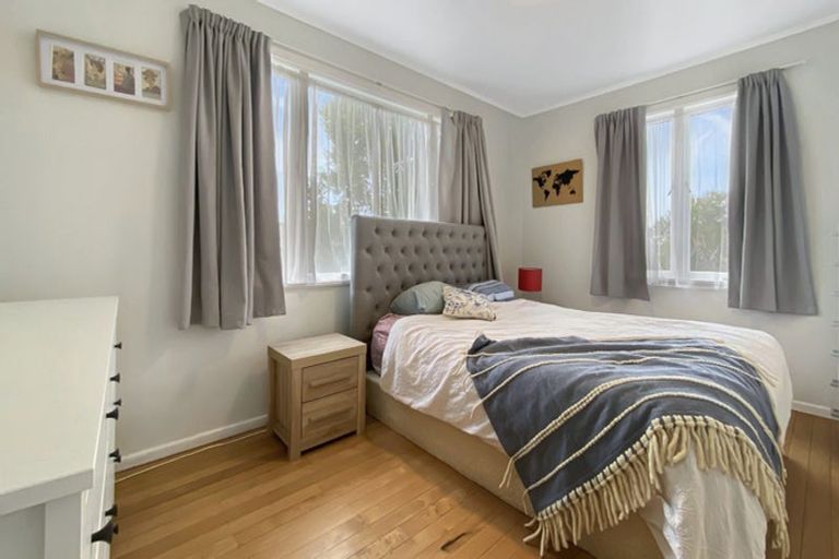 Photo of property in 86 Sylvan Crescent, Te Atatu South, Auckland, 0610