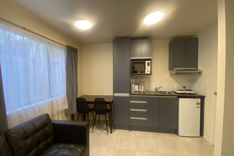 Photo of property in 8d Schnapper Rock Road, Schnapper Rock, Auckland, 0632