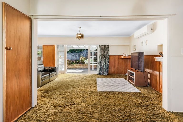 Photo of property in 21 Saint Leonards Road, Kelston, Auckland, 0602