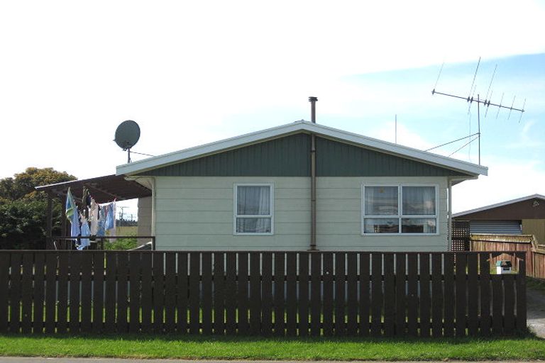 Photo of property in 74 Hinau Street, Castlecliff, Whanganui, 4501