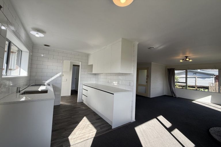 Photo of property in 4 Stella Place, Manurewa, Auckland, 2102
