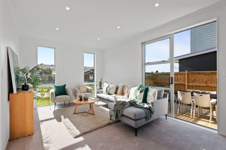 Photo of property in 17 Kukuwai Avenue, Red Beach, 0932