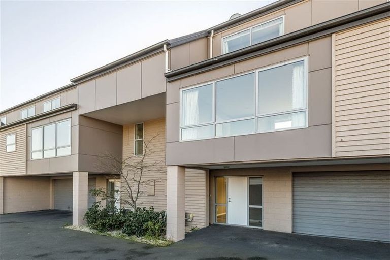 Photo of property in 8a Broadbent Street, Riccarton, Christchurch, 8041