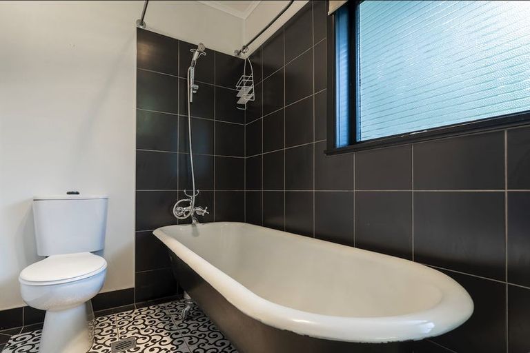 Photo of property in 265 Titirangi Road, Titirangi, Auckland, 0604