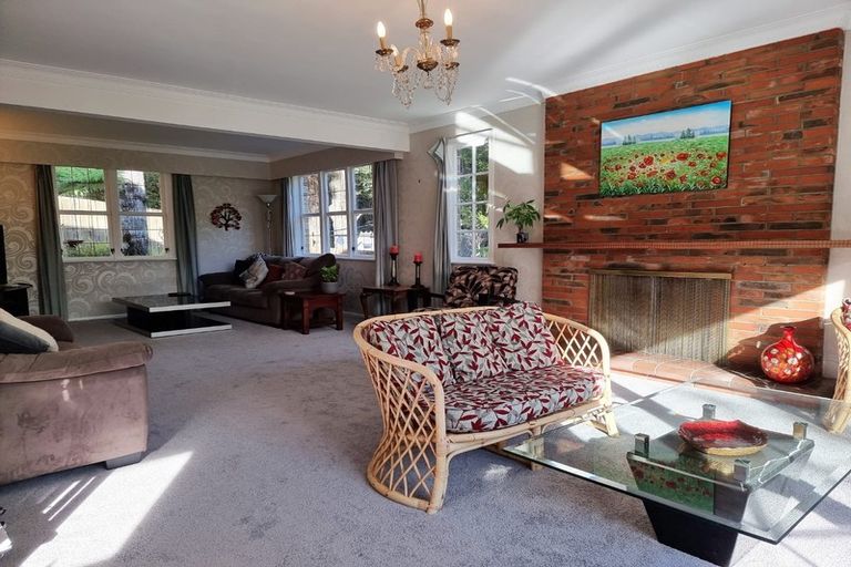 Photo of property in 14 Freemans Way, Pinehaven, Upper Hutt, 5019