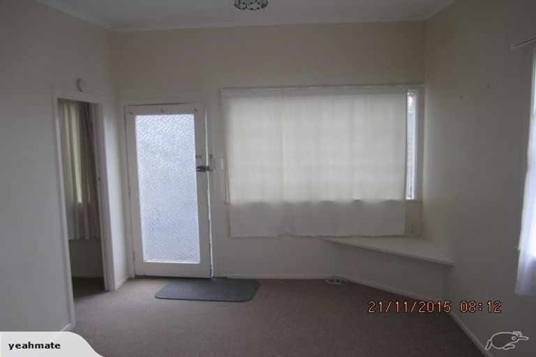 Photo of property in 287 Glenfield Road, Glenfield, Auckland, 0629