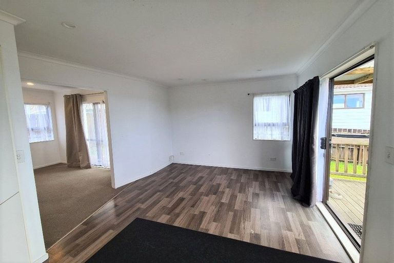 Photo of property in 28 Beauchamp Drive, Massey, Auckland, 0614