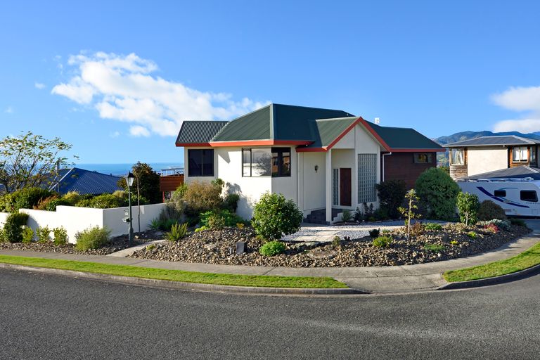Photo of property in 327 Princes Drive, Britannia Heights, Nelson, 7010