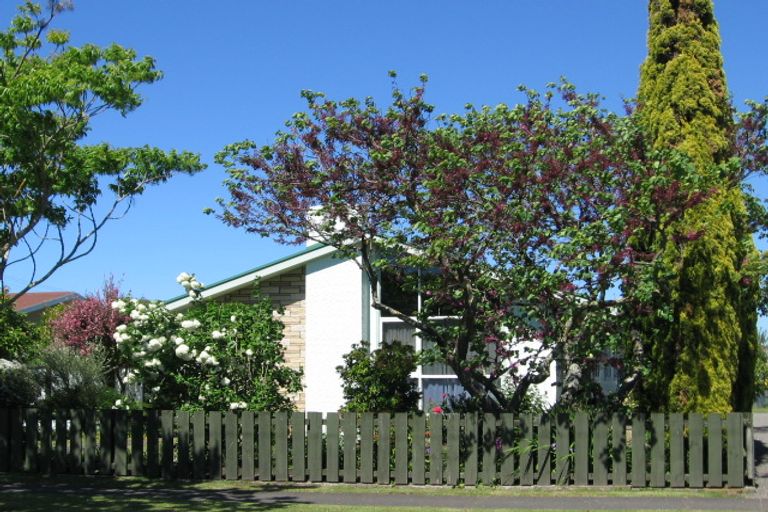 Photo of property in 4 Leon Street, Riverdale, Gisborne, 4010