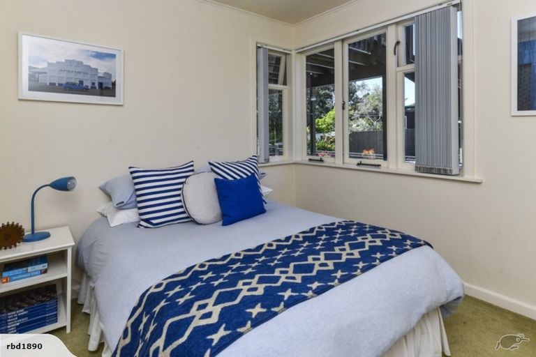 Photo of property in 1/8 Second Avenue, Stanley Point, Auckland, 0624
