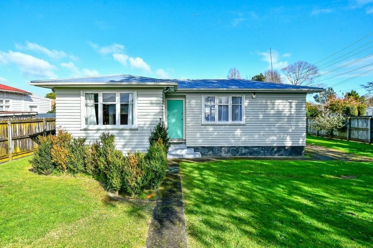 Photo of property in 12a Waiari Road, Conifer Grove, Takanini, 2112