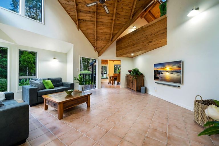 Photo of property in 19 Fawcett Road, Laingholm, Auckland, 0604