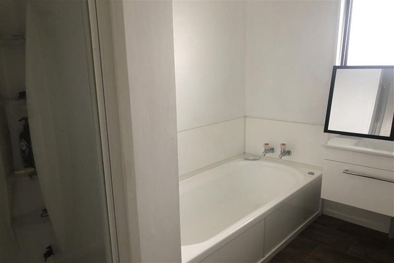 Photo of property in 2/111 Parkers Road, Tahunanui, Nelson, 7011