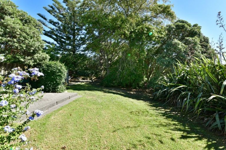 Photo of property in 1/4 John Dee Crescent, Red Beach, 0932