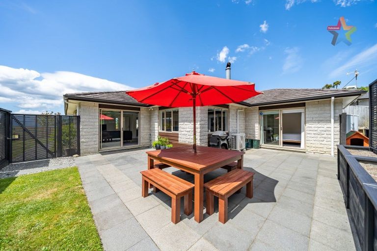 Photo of property in 10 Meadowbank Drive, Belmont, Lower Hutt, 5010