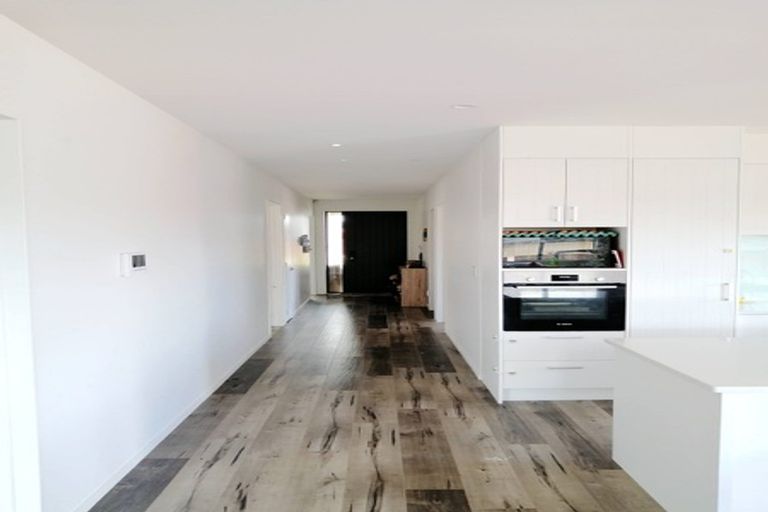 Photo of property in 5 Tararua Street, Massey, Auckland, 0614