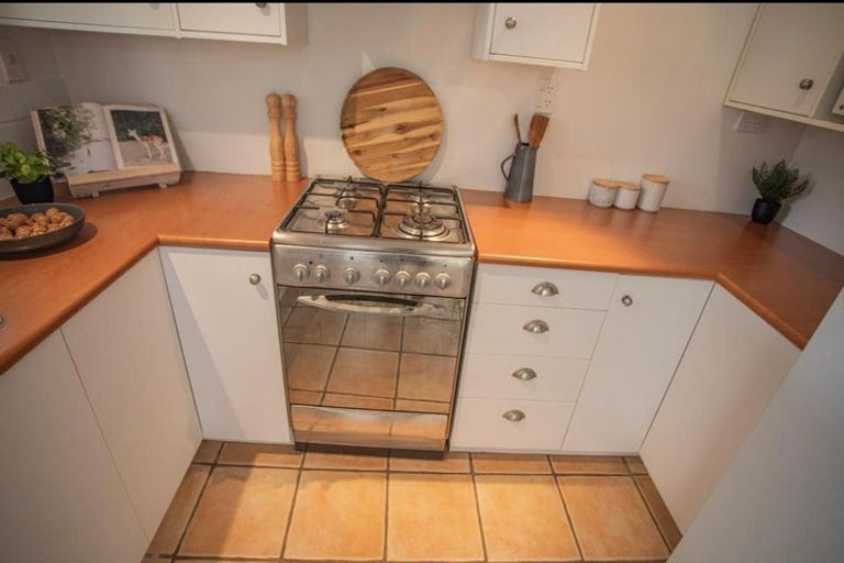 Photo of property in 2 Puketiro Place, Paihia, 0200