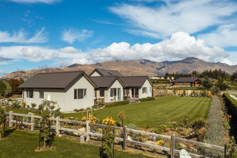 Photo of property in 2 Nokomai Street, Wanaka, 9305