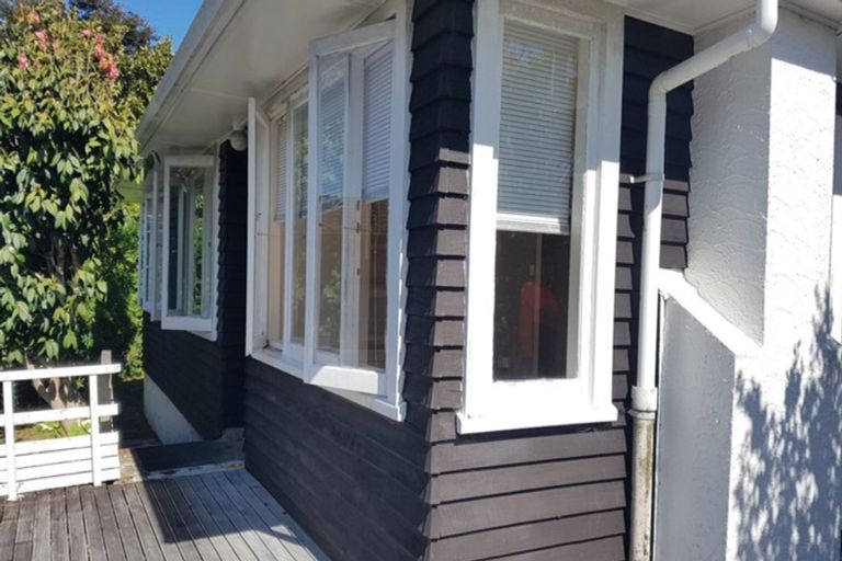 Photo of property in 71 Shakespeare Road, Milford, Auckland, 0620
