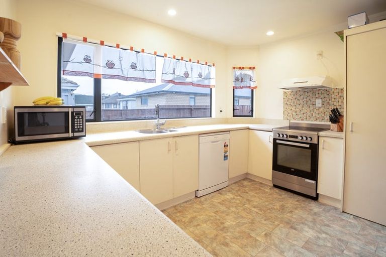 Photo of property in 13a Hinau Street, Tawa, Wellington, 5028