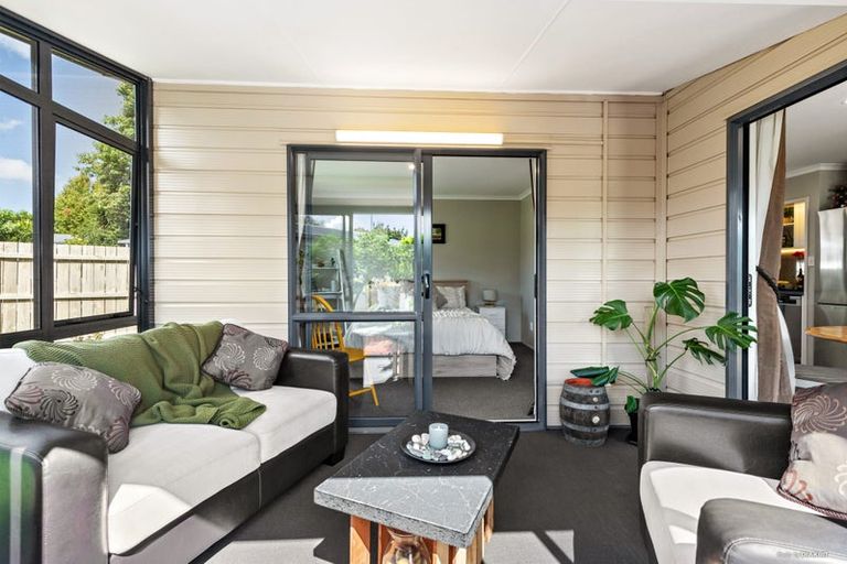 Photo of property in 71 Hamilton Drive, Waiuku, 2123